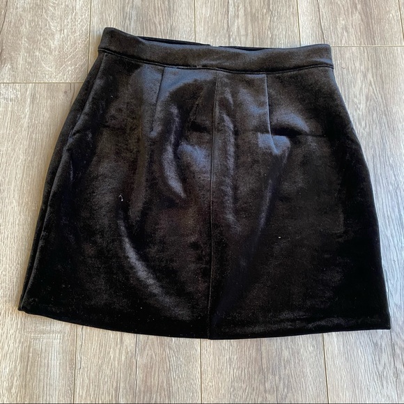 H&M Dresses & Skirts - NWT SZ 6 H&M VELVET ZIP MINI SKIRT W RHINESTONE PU